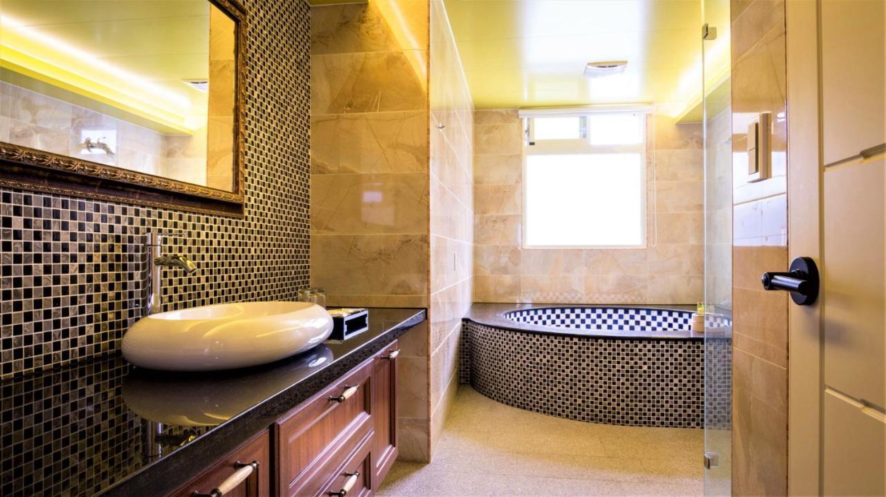 The White Paris Hotell Jiaoxi Eksteriør bilde